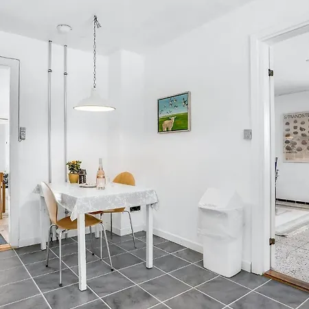 5 Bedroom Stunning In Bredebro Semesterbostad